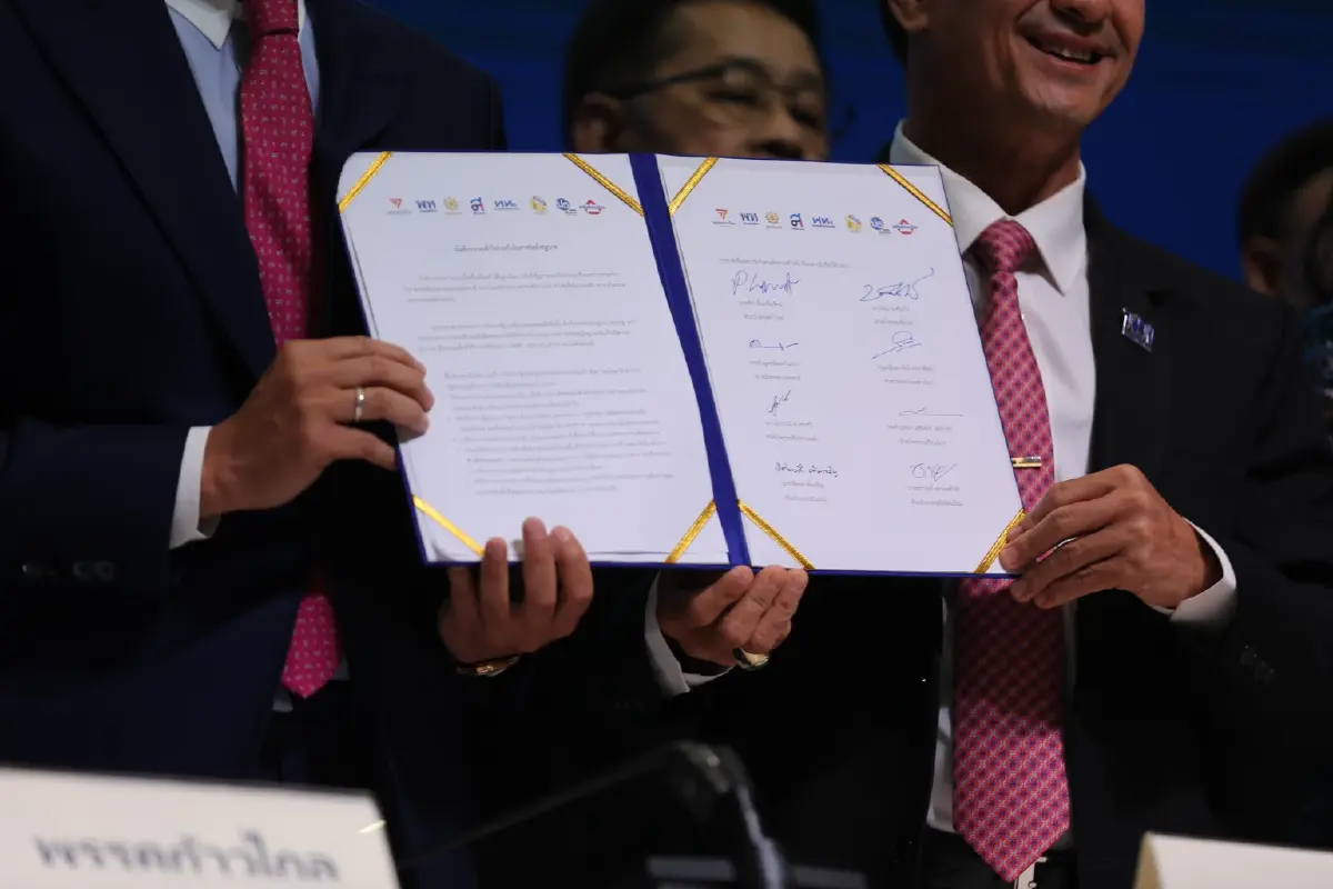 "ชลน่าน" เผย "เพื่อไทย" ยังไม่คุยแบ่งเค้ก "ครม." อย่างเป็นทางการ