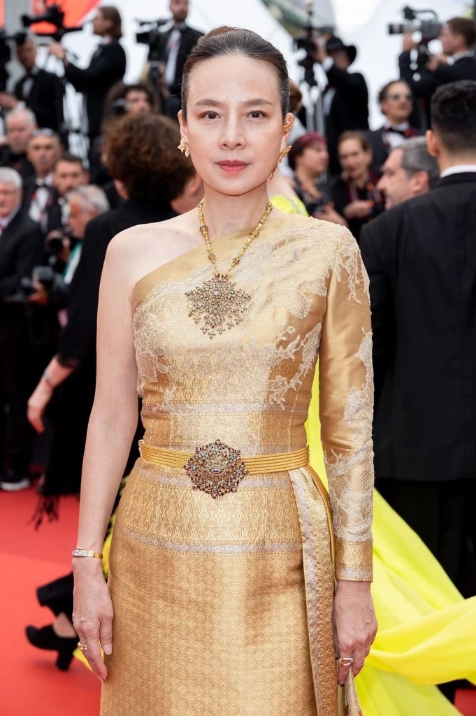 มาดามแป้ง เฉิดฉายในชุดผ้าไหมไทย ในเทศกาลหนังเมืองคานส์ 
