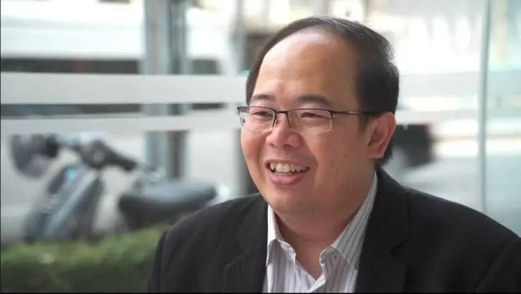 "รศ.ดร.ยุทธพร อิสรชัย" อาจารย์ประจำคณะรัฐศาสตร์ มหาวิทยาลัยธรรมาธิราช  