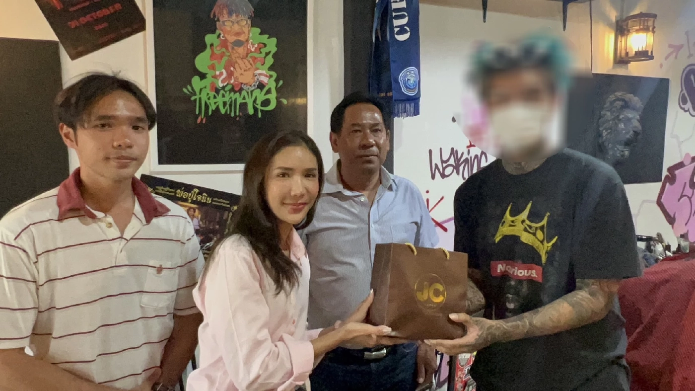 ชลบุรีเดือด! สาวกก้าวไกล ถกเถียงการเมืองในโซเซียล เจอชายฉกรรจ์บุกทำร้าย