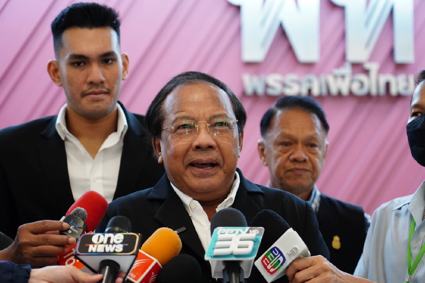 สุธรรม แสงประทุม