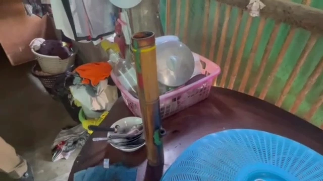 ตร.อ่างทอง บุกรวบโจ๋มือ "ปาหิน" เจอหลักฐานตามภาพเป๊ะ อ้างทำแค่ครั้งเดียว