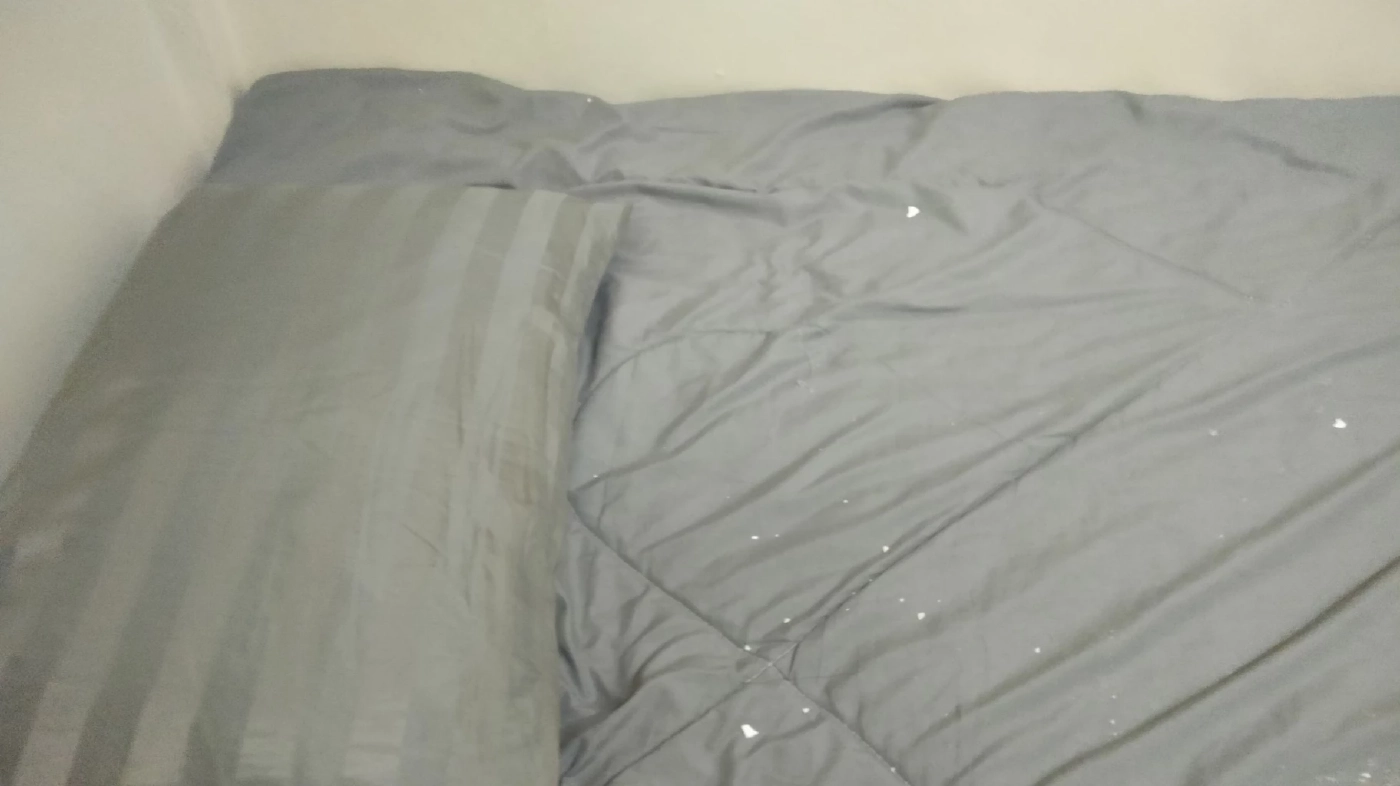 สาวหวิดดับ กระสุนปริศนา ตกทะลุหลังคาบ้าน เฉียดหัวไปนิดเดียว