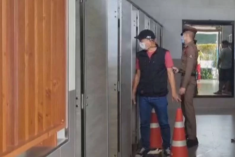 ผงะ! พบศพทารกในชักโครกห้องน้ำปั๊ม ตร.เช็กกล้อง-ล่าแม่ใจยักษ์