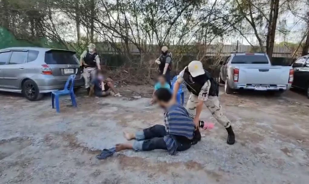 ปกครองบุกทลายบ่อน เมืองสุราษฎร์ หลังนายกฯ กลับจากหาเสียงแค่วันเดียว