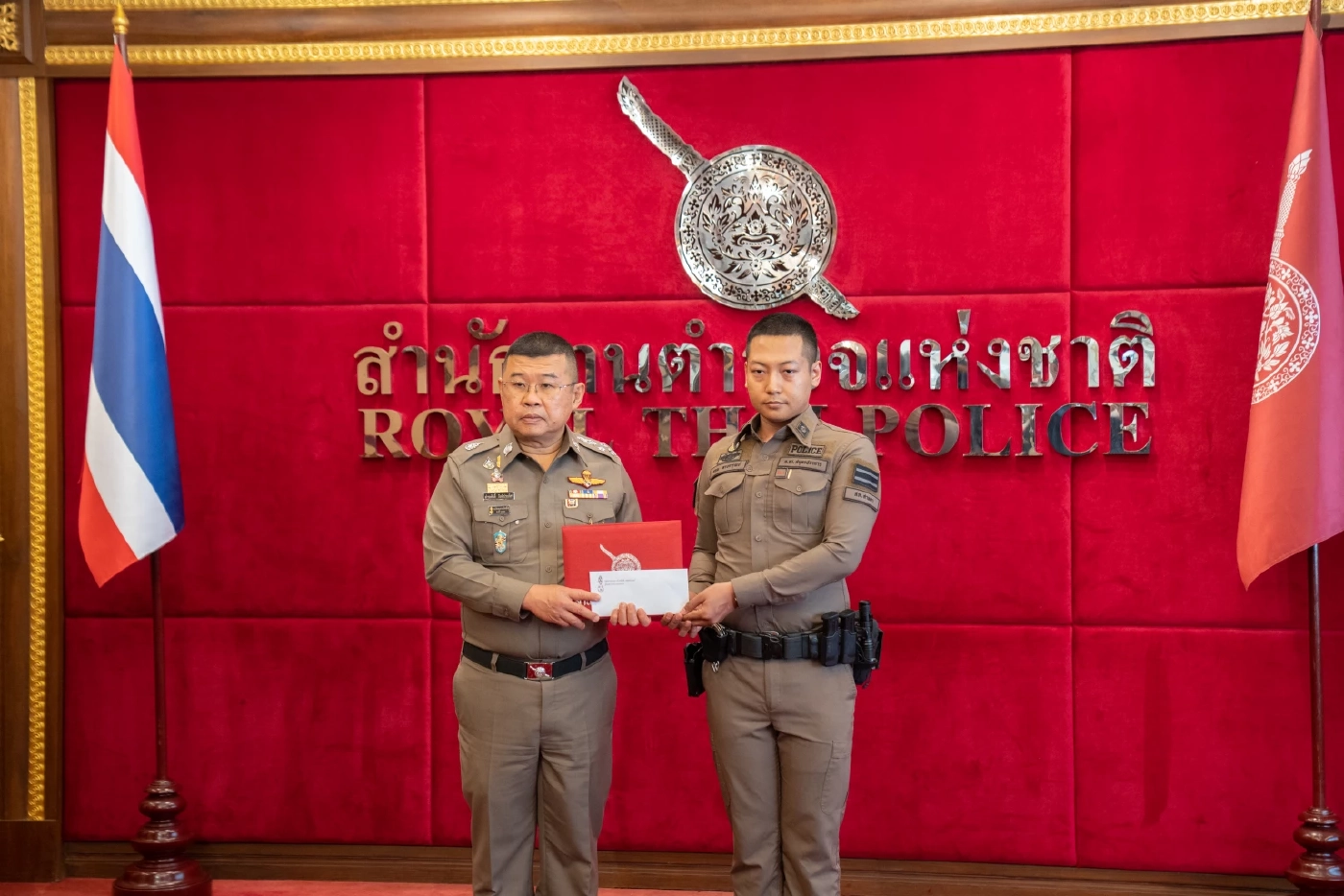 “ทำดี มีรางวัล” สายตรวจสาขลา รวบโจรปล้นร้านทอง เมืองพระสมุทรเจดีย์