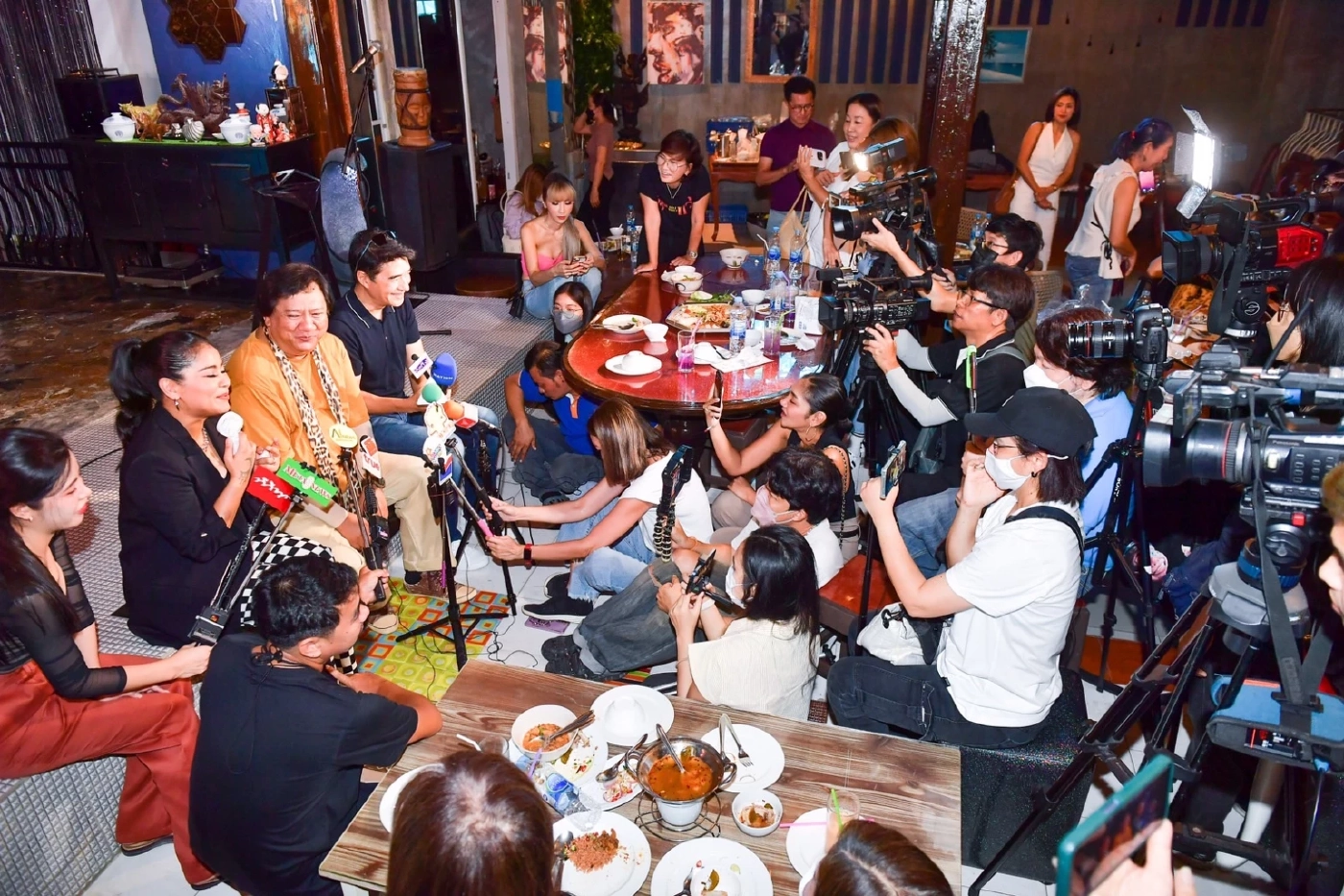 ก้อง -นาย - ตั๊ก ศิริพร ร่วมซ้อมความฟิน กับคอนเสิร์ต ที่สุดของเพลงแจ้ (มีคลิป )