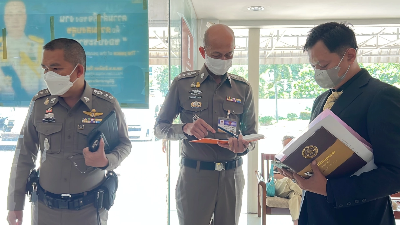 สท.เหี่ยว-ภรรยา เบี้ยวพบ ตร. คดีเว็บพนัน-ฟอกเงิน อ้าง ช่วยลูกสาวหาเสียง ส.ส.