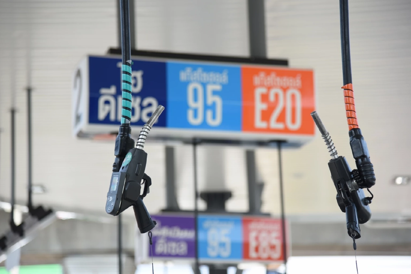 ก.พลังงาน ชี้ หากจำเป็น พร้อมยื่น กกต. ตรึงดีเซล 32 บาทต่อลิตร จนถึงสิ้นปี