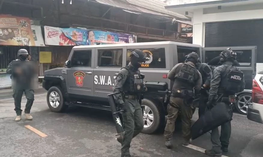 ด่วน! ครูสอนยิงปืนคลุ้มคลั่ง ยิงปืนใส่ตำรวจกลางเมืองระยอง