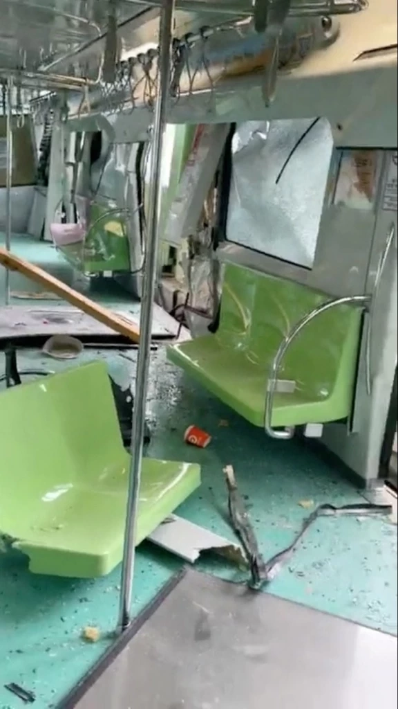 รถไฟฟ้าชนเครนที่ร่วงใส่รางในไต้หวัน ดับ  1  เจ็บ 10