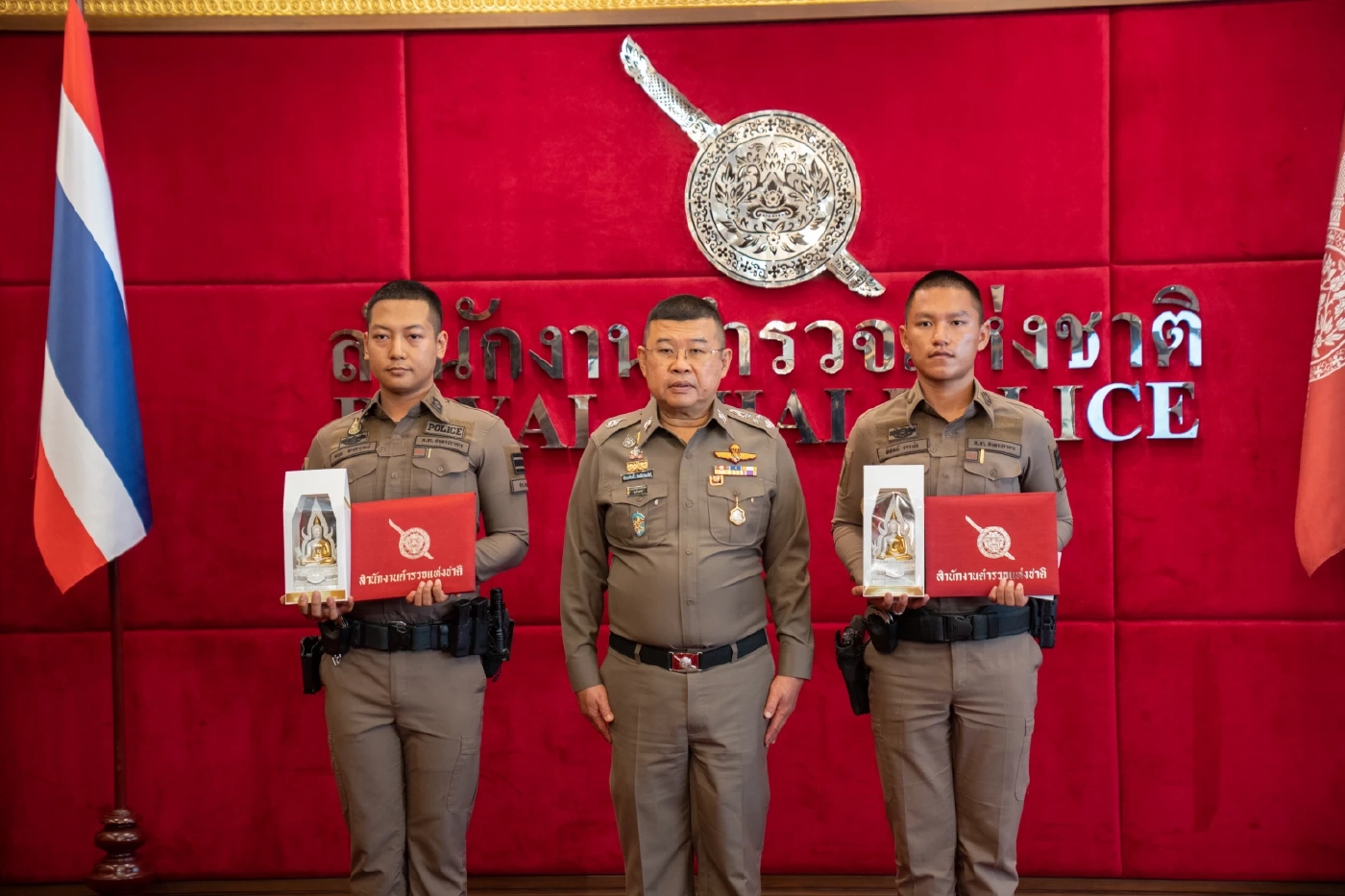 “ทำดี มีรางวัล” สายตรวจสาขลา รวบโจรปล้นร้านทอง เมืองพระสมุทรเจดีย์