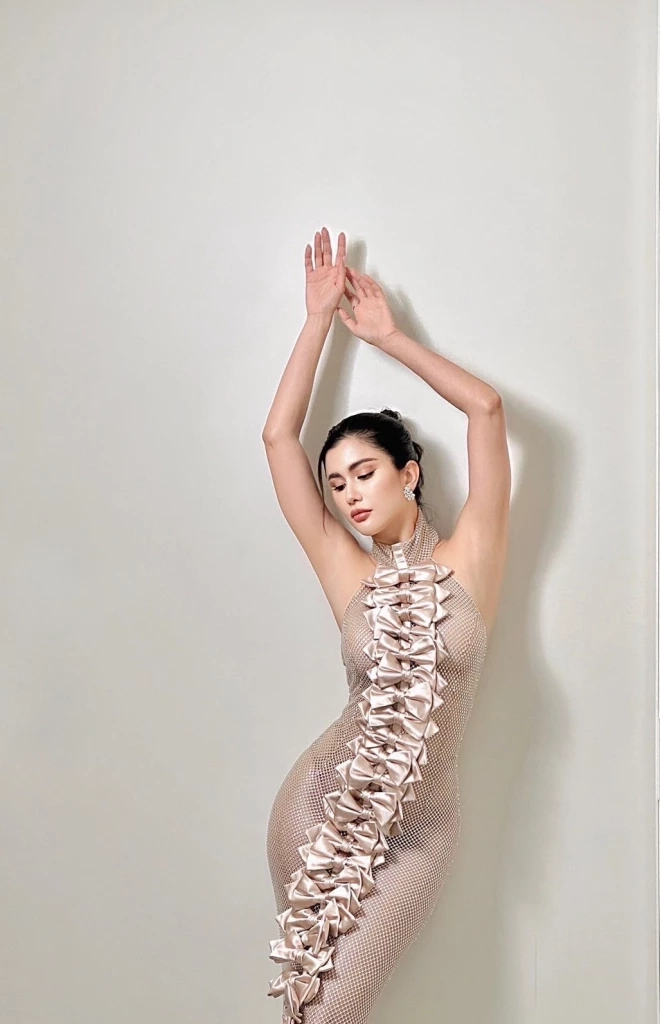 ก็ซีทรูไปเลยจ้า "ปู ไปรยา" อวดหุ่นสับ บนพรมแดงเมืองคานส์ ครั้งที่ 76 (มีคลิป)