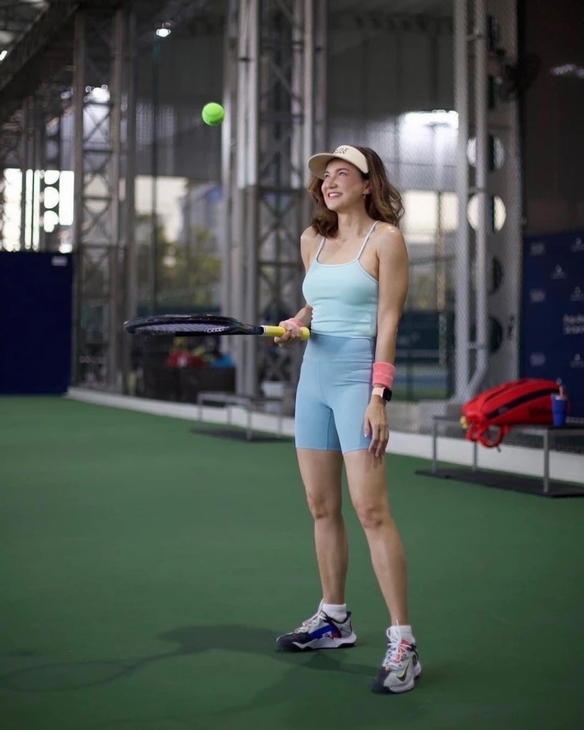 เป็นอมตะ ‘แอนสิเรียม’  ในวัย 51 สวยสับ! ในลุคแฟชั่นสาวสปอร์ต