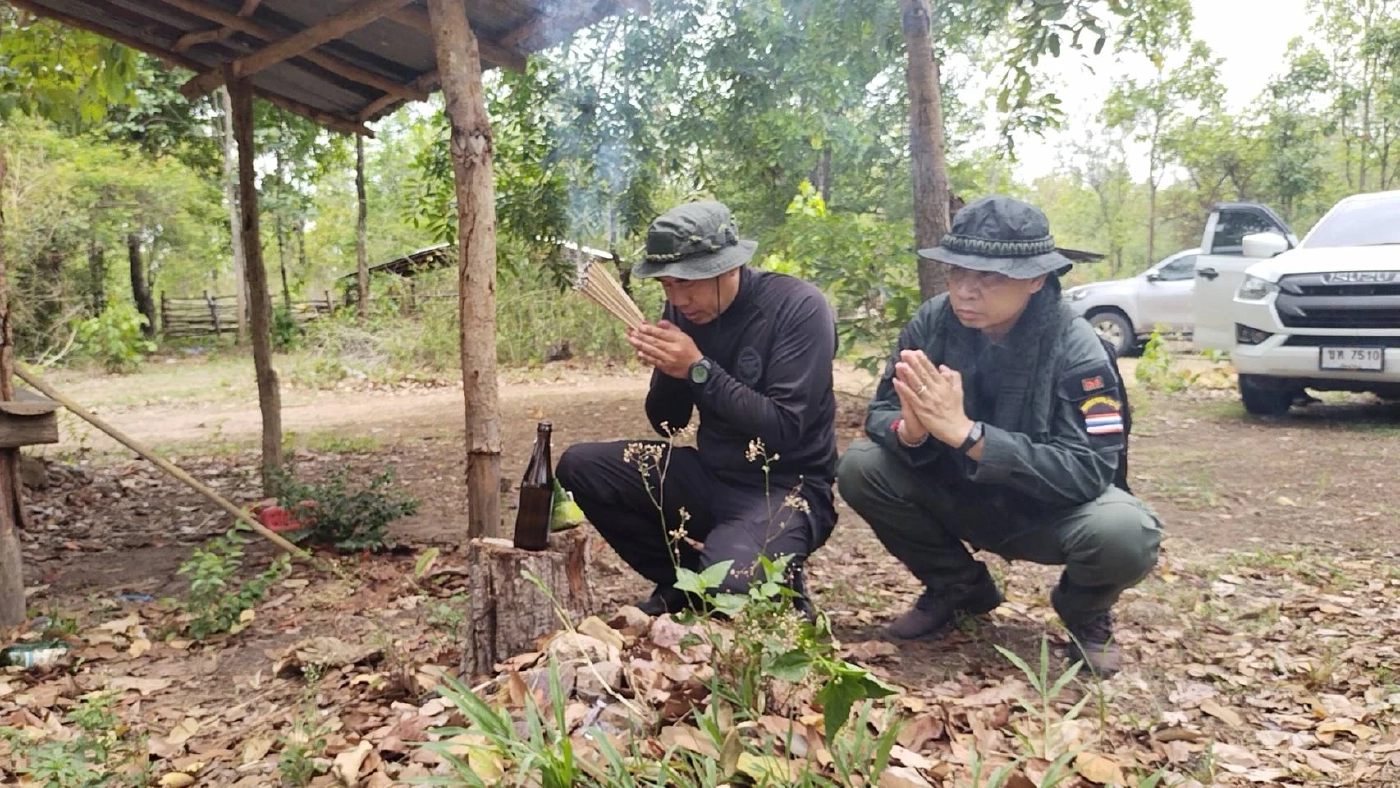 ทำพิธีจุดธูป หมากกำปูใบ บอกกล่าวเจ้าป่า ขอให้พบ“น้องปิงปอง”