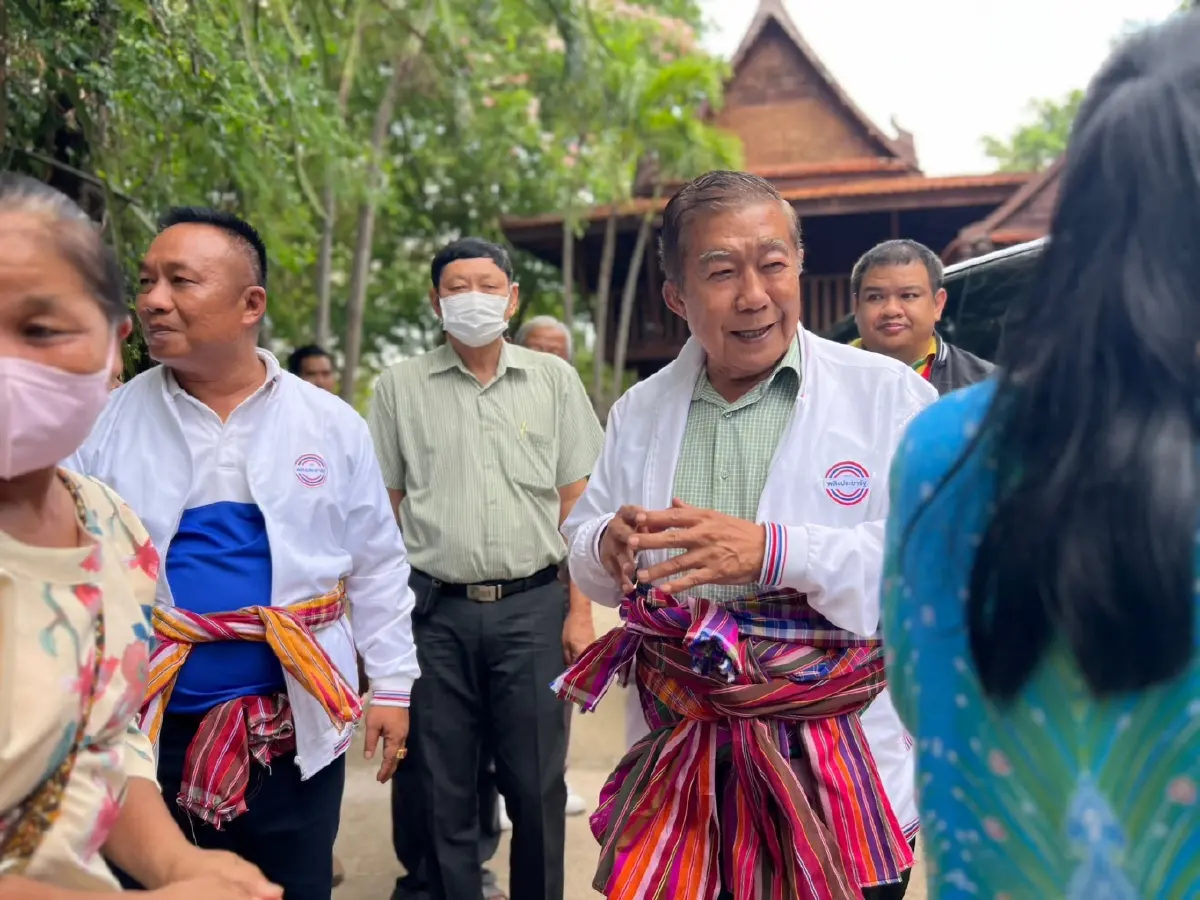 "ธรรมรักษ์" นำทีมขุนพลพลังประชารัฐ ลุยพื้นที่อีสานโค้งสุดท้าย
