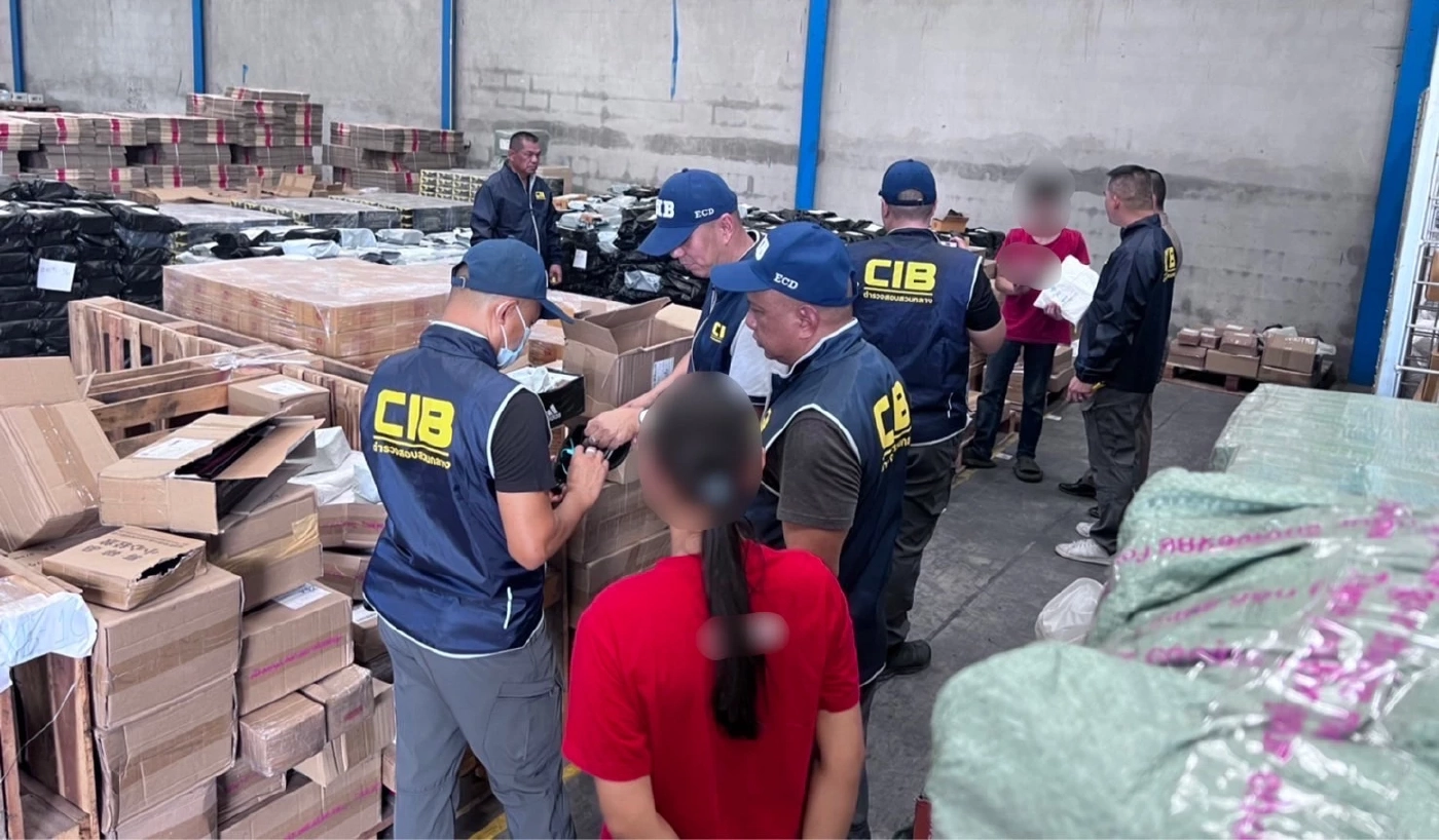 ทลายโกดังสินค้าเถื่อน แอบอ้าง"คิงเพาเวอร์" ขายของไม่มีคุณภาพผ่านเฟซบุ๊ก