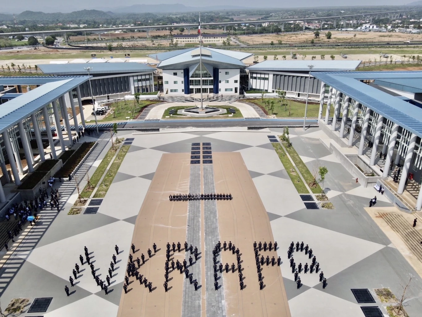 พิธีเชิญธงชัยเฉลิมพลและสวนสนามเข้าที่ตั้งร.ร.นายเรืออากาศฯ แห่งใหม่สระบุรี