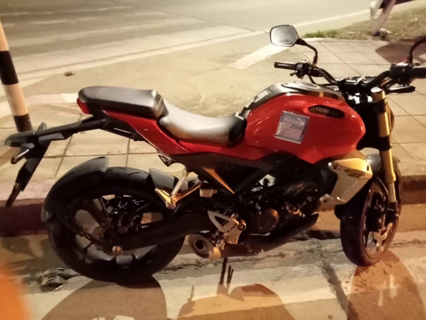 ตร.เร่งล่า "เก๋งมาสด้า สีขาว" เฉี่ยวชน จยย. แฟนน้องชายใบเตย แล้วหลบหนี