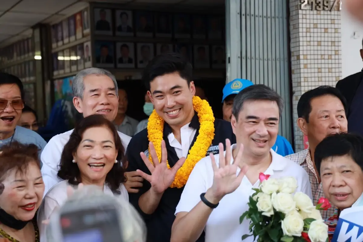 ร่อนจดหมายทั่วเขตคลองเตย-เขตวัฒนา "อภิสิทธิ์" ขอโอกาสให้ "เอิร์ธ พงศกร"