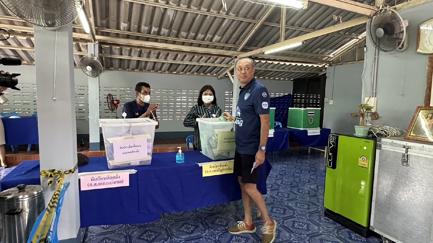 "เนวิน" ใช้สิทธิเลือกตั้ง ไม่รอ "อนุทิน" พูดสั้น "ทุกอย่างเหมือนเดิม"