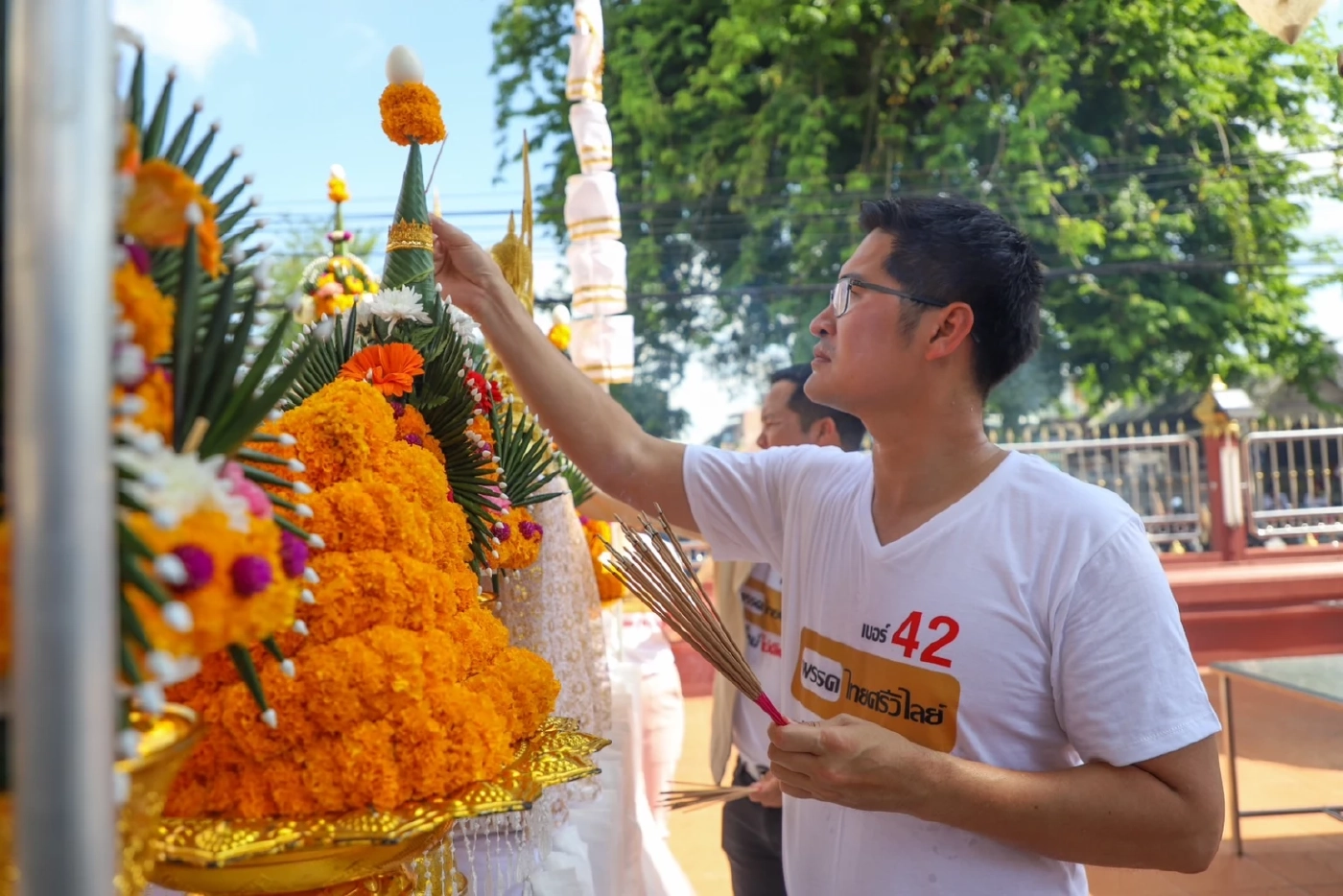 “ไทยศรีวิไลย์”บวงสรวงพระเจ้าตากฯ ปลุกขวัญกำลังใจโค้งสุดท้ายเลือกตั้ง