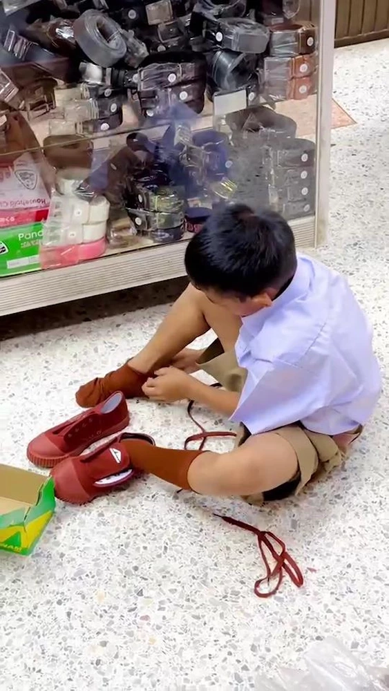 ใจฟู! ผอ.รร.ตรัง ใจดี ช่วยหนูน้อย 11 ขวบ ฐานะยากจน ให้ได้เรียนต่อ