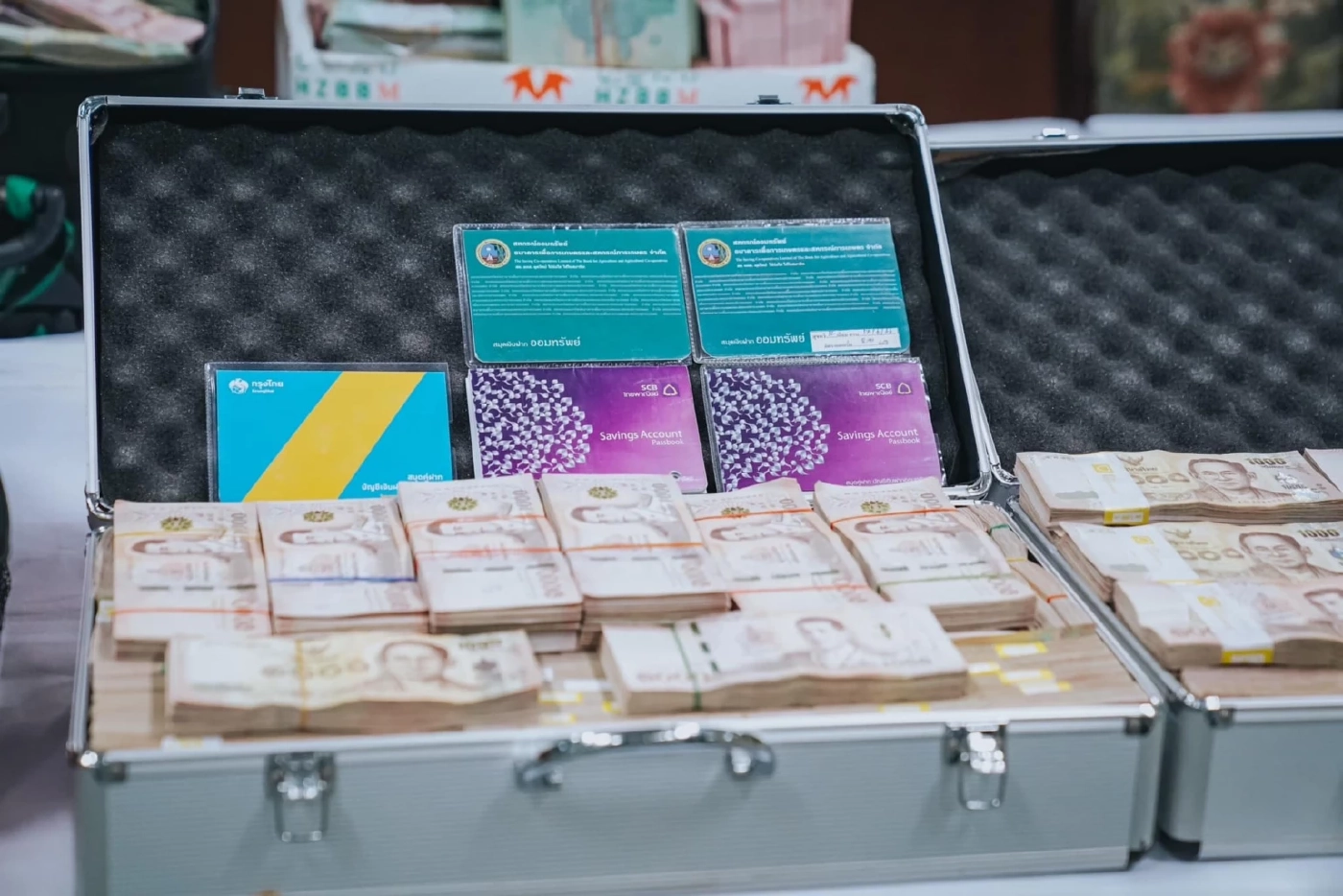 คุมตัว อดีตพระอาจารย์คม พร้อมพวก ฝากขังศาล คดียักยอกเงินวัด 180 ล้าน