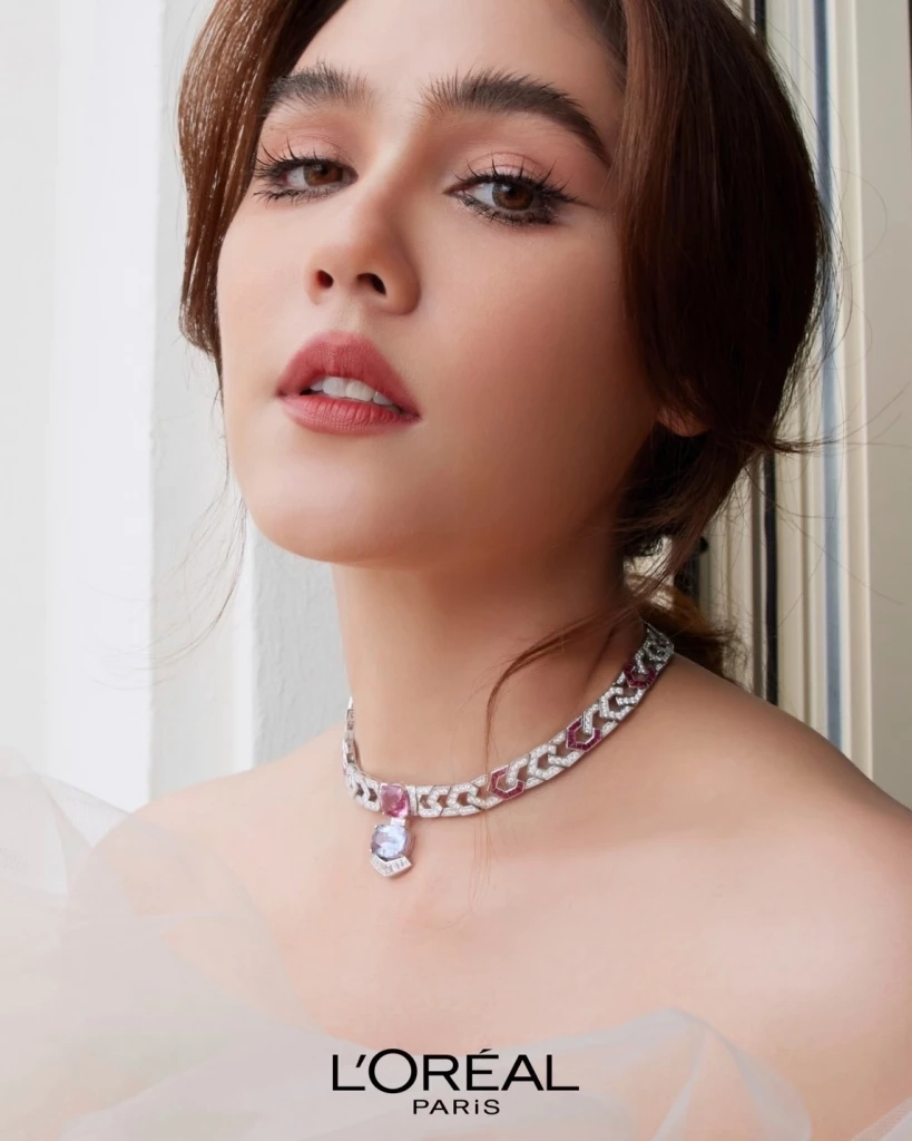 เจาะเมคอัพลุค “ชมพู่ อารยา” กับชุดสับๆเฉิดฉายบนพรมแดงเมืองคานส์ วันที่ 2