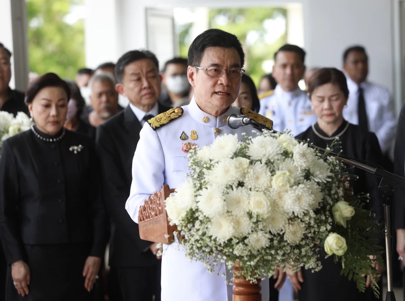 ตระกูลลักษณวิศิษฏ์ น้อมสำนึกพระมหากรุณาธิคุณ พิธีพระราชทานเพลิงศพพ่อวีระ