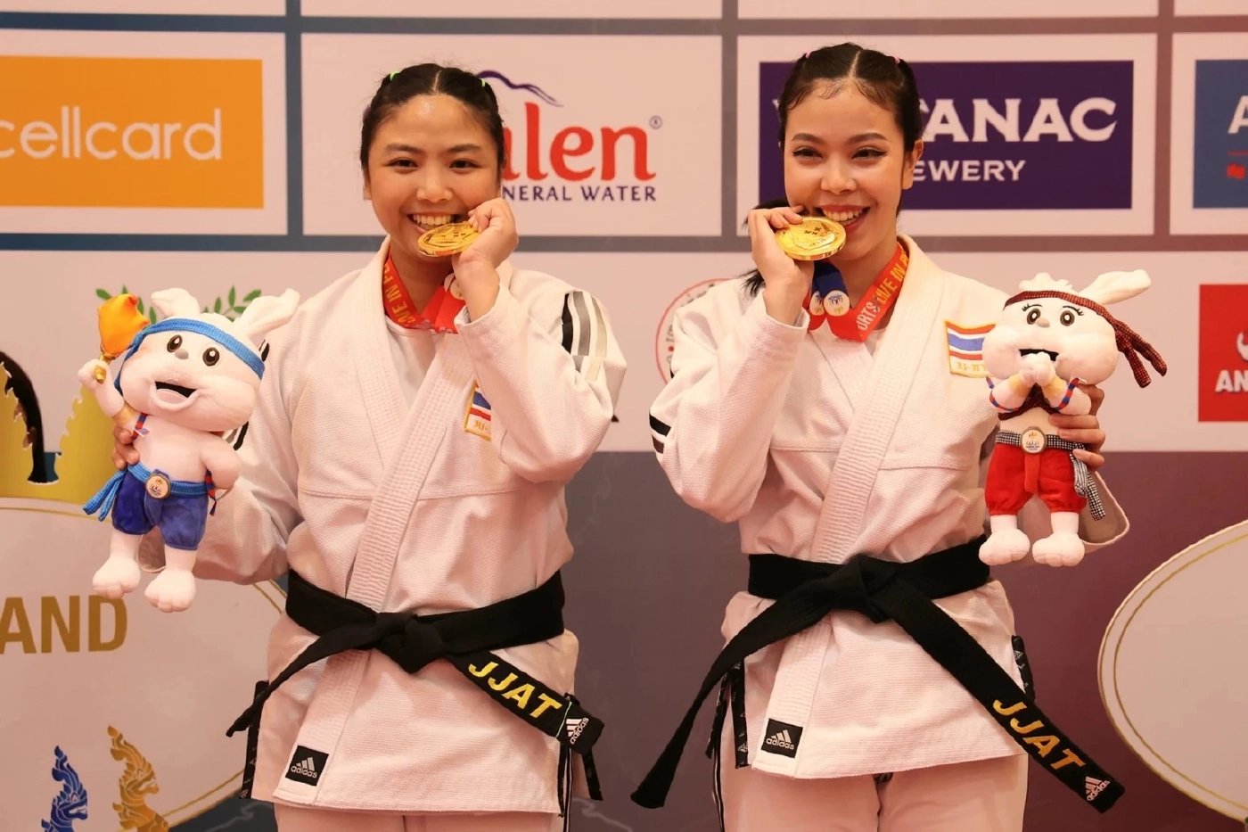 ส้ม - แนท สองสาวคู่ซี้ดีกรีแชมป์โลก คว้าเหรียญทองแรกให้ทีมชาติไทย