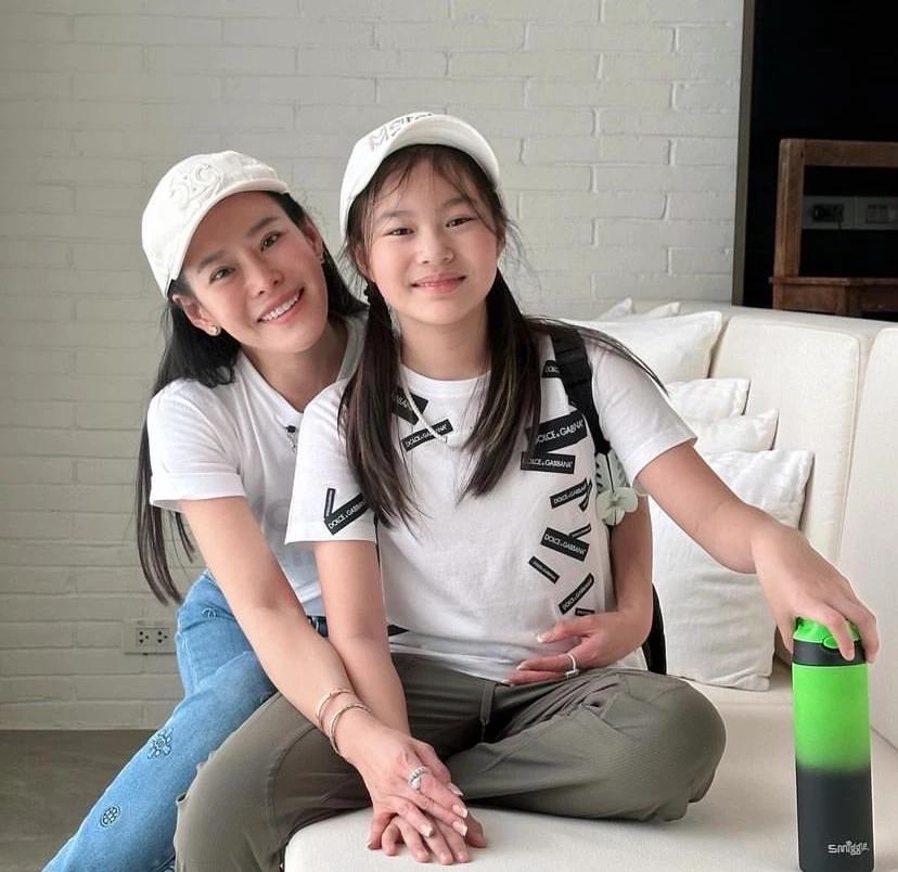 สดใสขึ้น “หนิง ปณิตา”ตระเวณทำบุญกับลูกสาว ทิ้งเงิน 10 ล้าน ลดข้อตกลงหย่า จิน