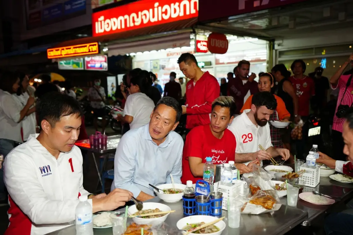 "เศรษฐา" ควงลูกชายลงพื้นที่ครั้งแรกเมืองกาญฯหาเสียงช่วย "กอล์ฟ อัครนันท์"