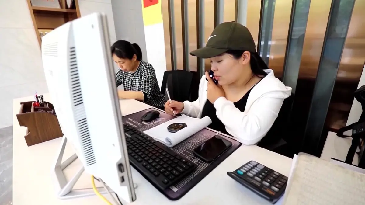 ท่องเที่ยวจีนฟื้นตัวจนขาดแคลนสิ่งอำนวยความสะดวก (คลิป)