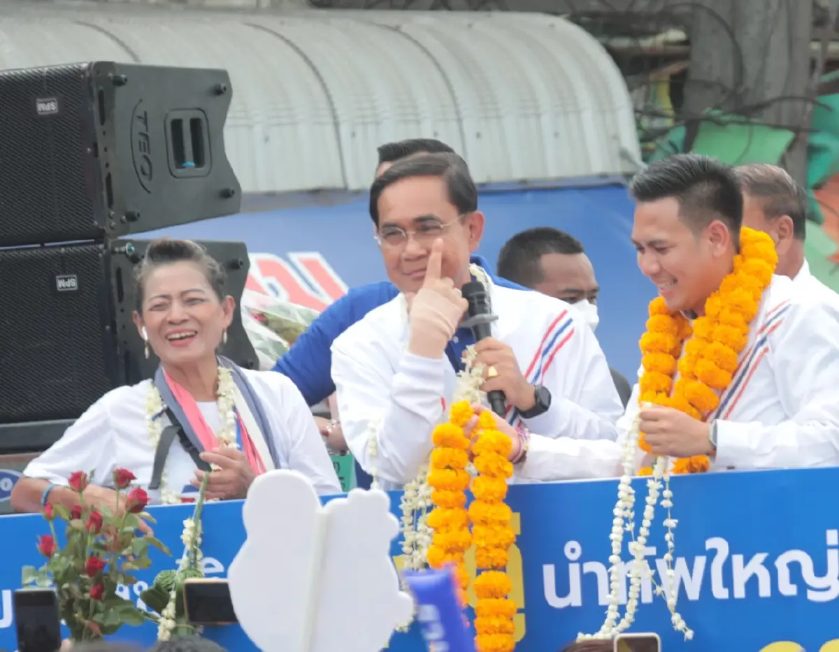 "พี่ตู่" ขนทีมรทสช. ล่องใต้ บอกอย่าเชื่อคำสัญญาที่ทำไม่ได้จริง