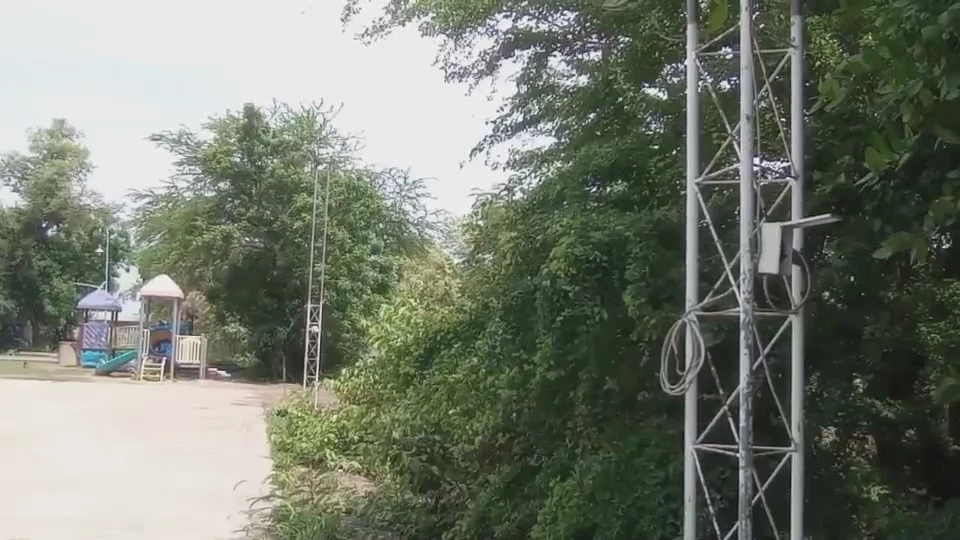 ด.ญ. 9 ขวบ ถูกไฟช็อตดับในสนามกีฬาหมู่บ้าน คาดสายไฟเบรกเกอร์ชำรุดทำไฟรั่ว