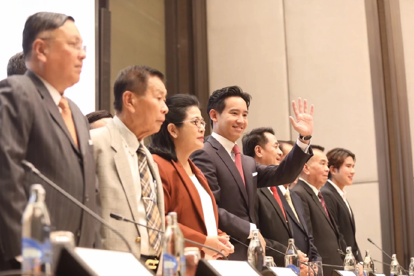 ลูกชายส.ว.ดิเรกฤทธิ์ ส่งโพสต์ ภูมิใจในตัวพ่อ หลังประกาศจุดยืนทางการเมือง 