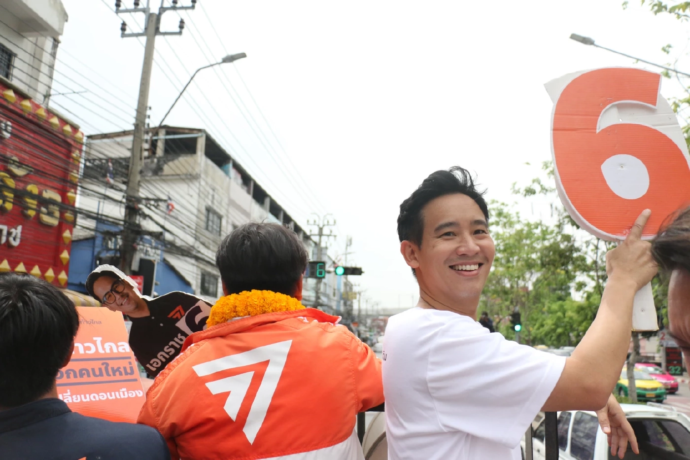 พิธา ไม่ห่วงถูกร้องถือหุ้นสื่อ ชี้เจตนาหวังผลการเมือง ลดทอนความเชื่อมั่น