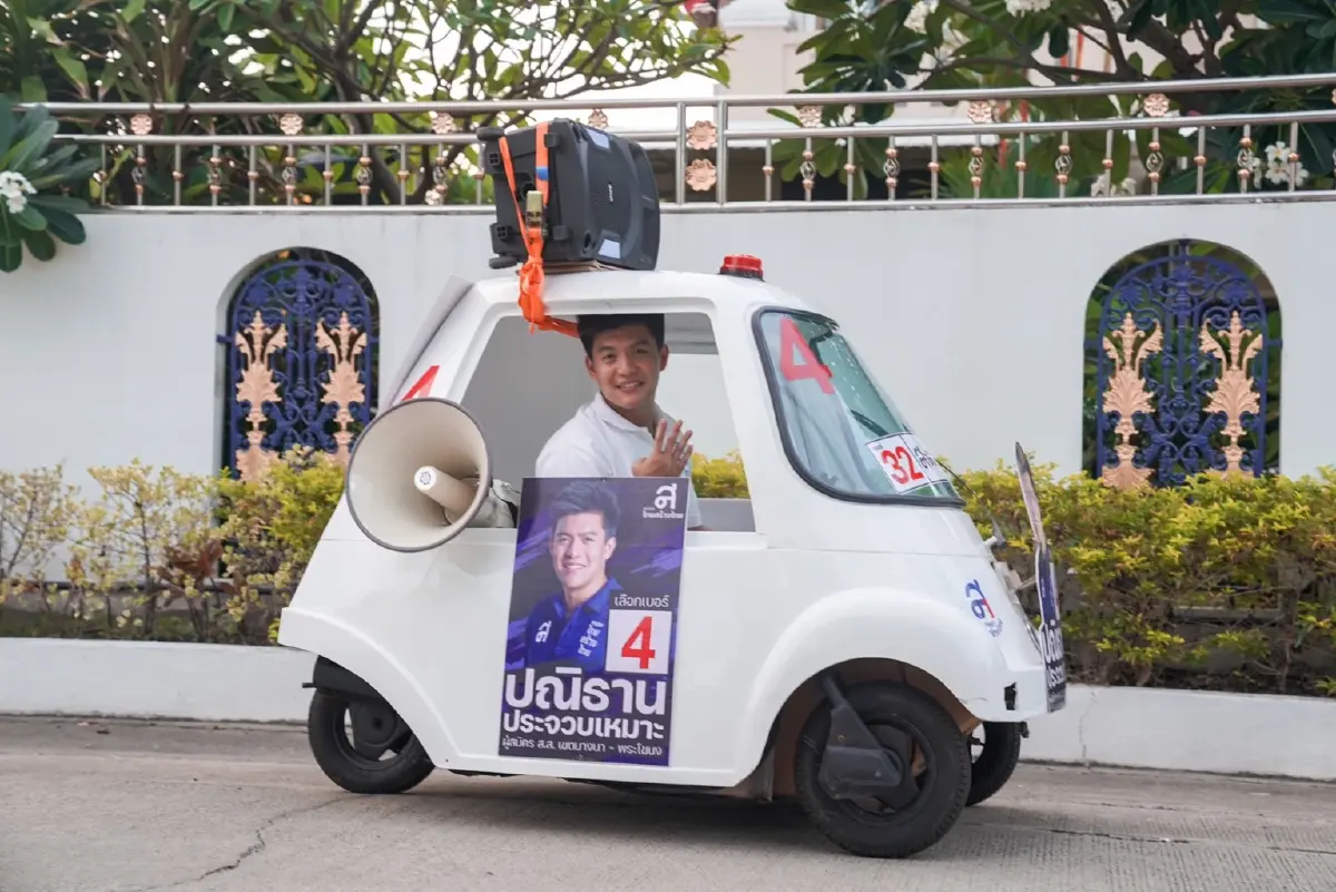 "เต้ ปณิธาน" ขับรถยนต์ไฟฟ้า (EV) หาเสียง ชูนโยบายพลังงานสะอาดแก้ปัญหาPM 2.5