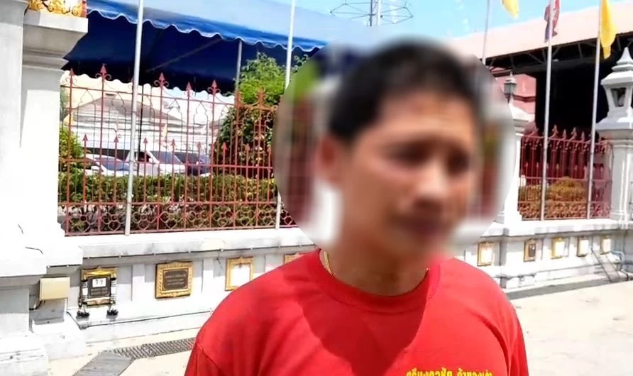 ระทึก! พระคลั่งทุบรถ ขังตัวเองในโบสถ์ ก่อนถูก ตร. คุมตัวไว้ได้