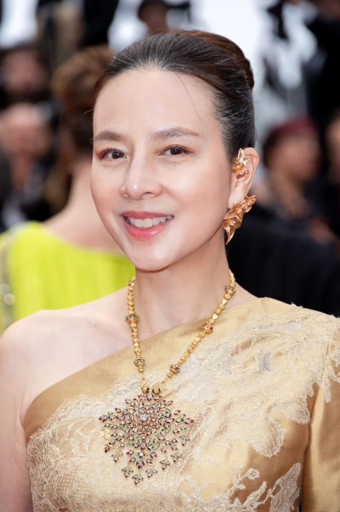 มาดามแป้ง เฉิดฉายในชุดผ้าไหมไทย ในเทศกาลหนังเมืองคานส์ 