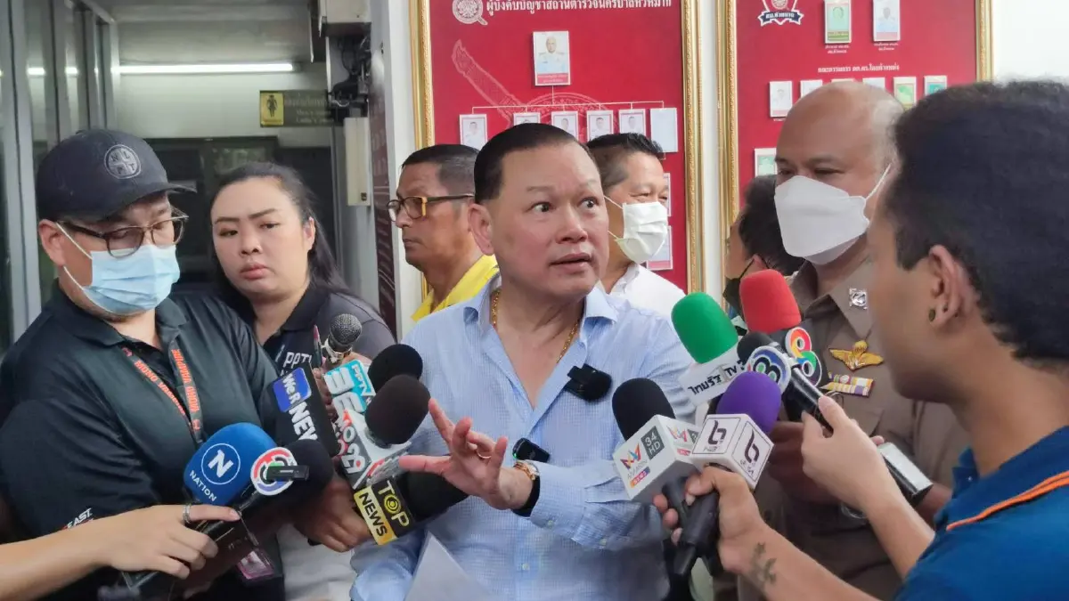 “สันธนะ” แจ้งความเอาผิด “ชูวิทย์” 3 ข้อหา เหตุปะทะหน้าพรรคก้าวไกล