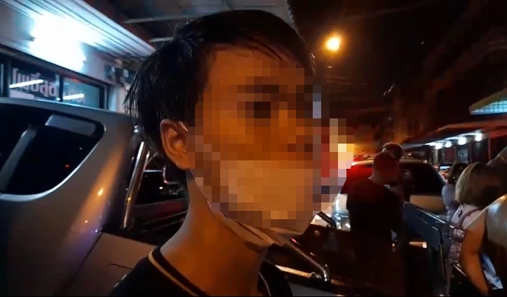 นายอนุชา กงใจ อายุ 19 ปี ลูกจ้างร้านขายโลงศพ ซึ่งเป็นผู้ถูกไล่ยิง