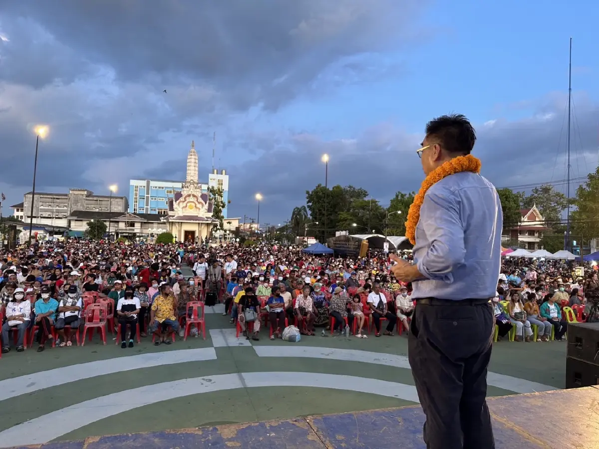 ยงยุทธ อดีตรัฐมนตรี ในฐานะที่ปรึกษาพรรคเพื่อชาติ บิดา ปวิศรัฐฐ์ หัวหน้าพรรค