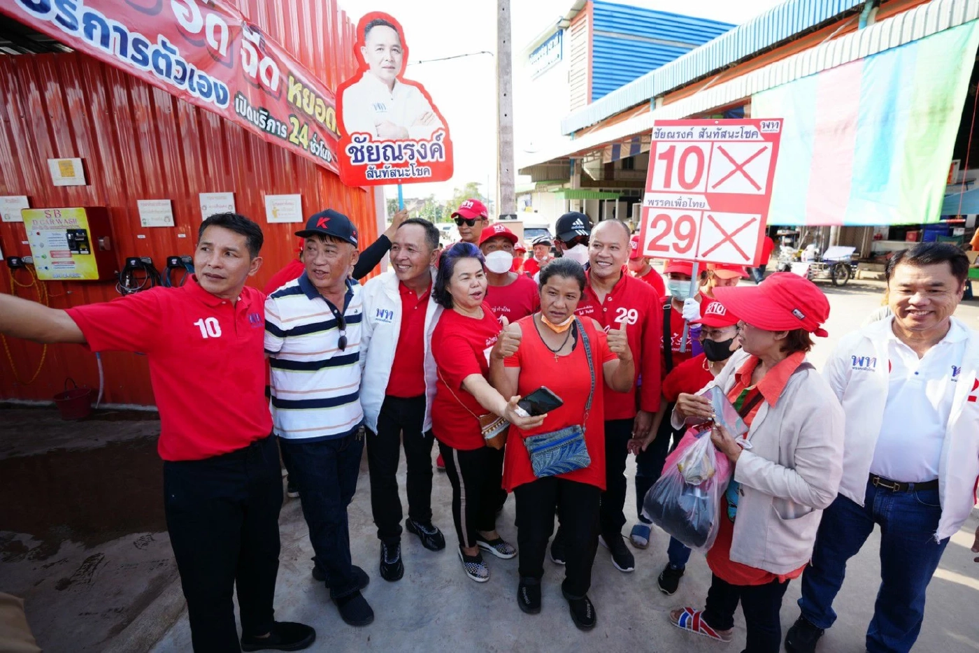 "มาดามนครบาล" ลุยหาเสียงเขตดอนเมือง เมินโพล "ก้าวไกล" เร่งเครื่องจี้ติด