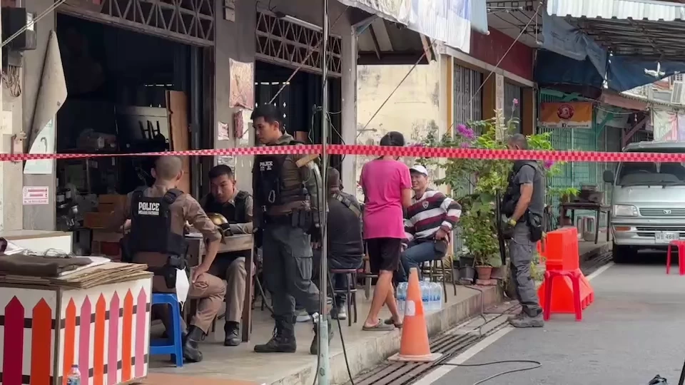 ครบ 24 ชั่วโมง ยังปิดล้อม"ครูสอนยิงปืน"คลุ้มคลั่ง ไม่มีท่าทียอมมอบตัว