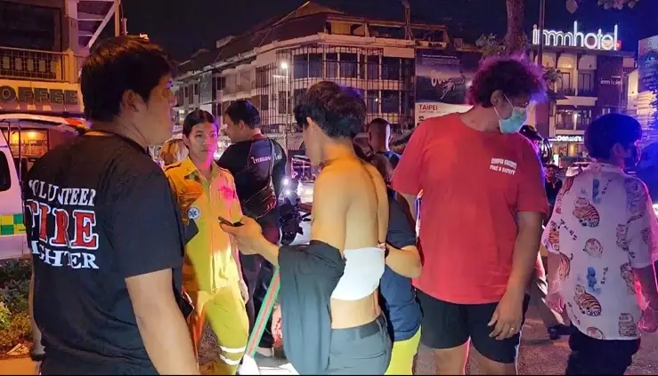 โจ๋ไทใหญ่ เปิดไล่ศึกไล่ฟันกันกลางลานประตูท่าแพ ไม่สนสายตา นทท. (มีคลิป)