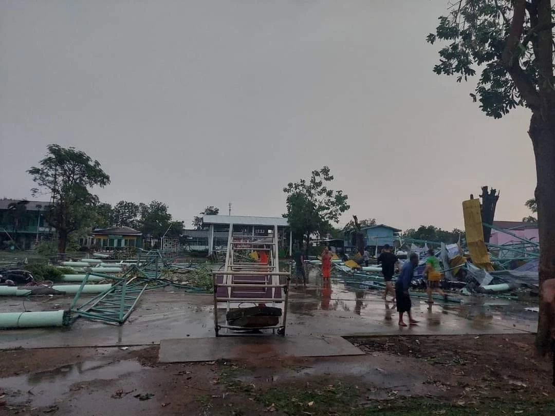 พายุถล่มพิจิตร มีความเร็วลม 180 กม./ชม. เทียบระดับ "พายุไต้ฝุ่น" (มีคลิป)