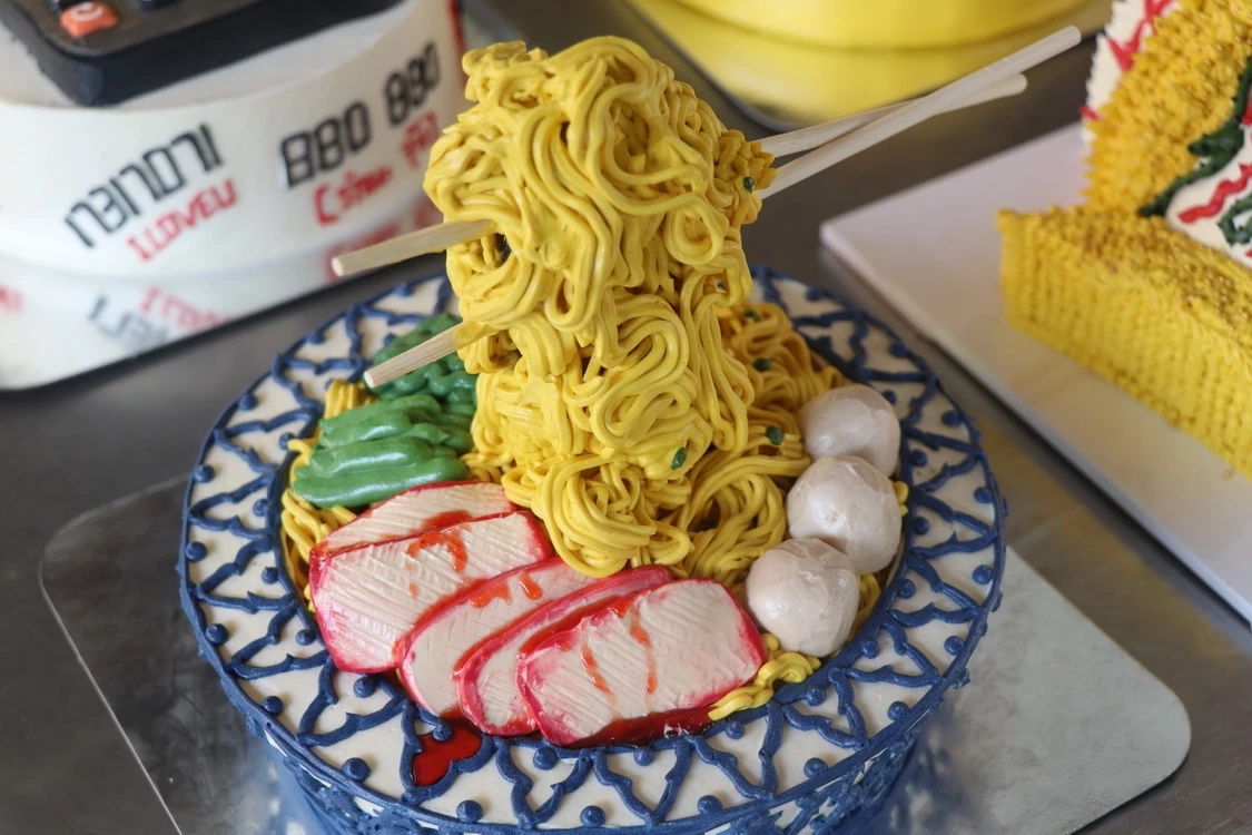ร้านเบเกอรี่ไอเดียเจ๋ง ทำหน้าเค้กแฟนซีแปลกแหวกแนว เพิ่มมูลค่า