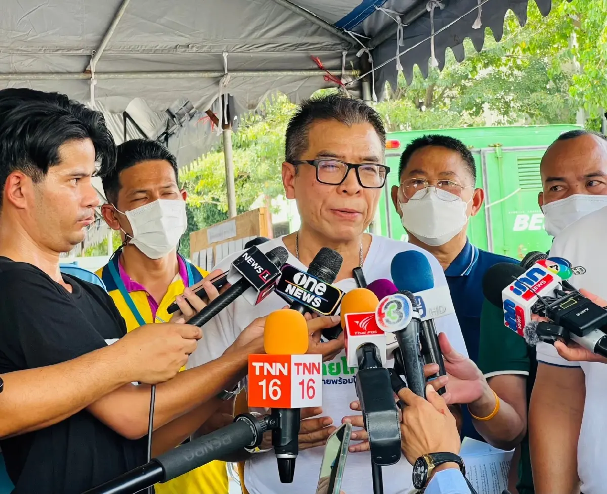 "แสวง" ตรวจเยี่ยมหน่วยเลือกตั้งล่วงหน้า มั่นใจบัตร 2 ใบ ไม่ทำประชาชนสับสน